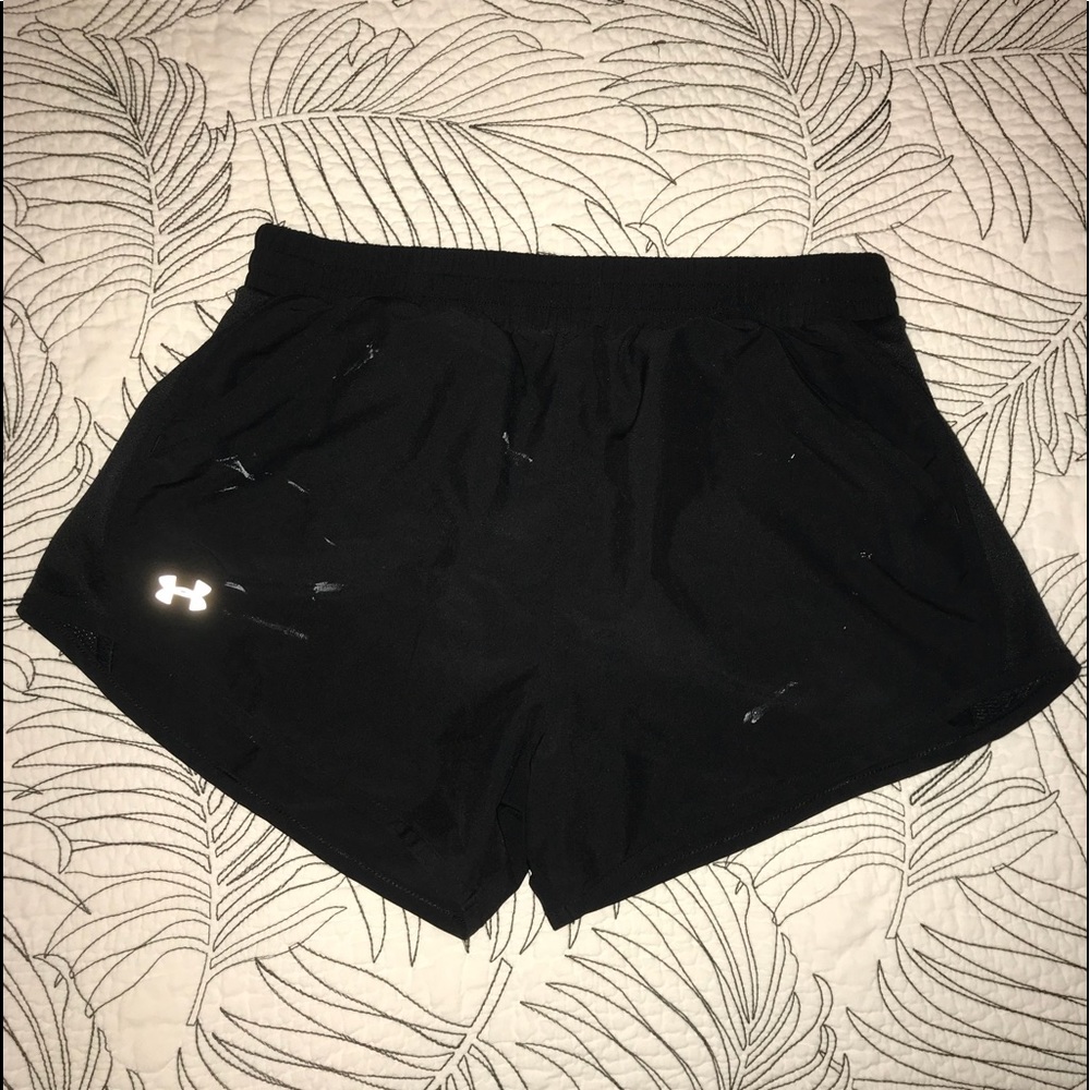WOMENS BLACK UNDER ARMOUR RUNNING SHORTS